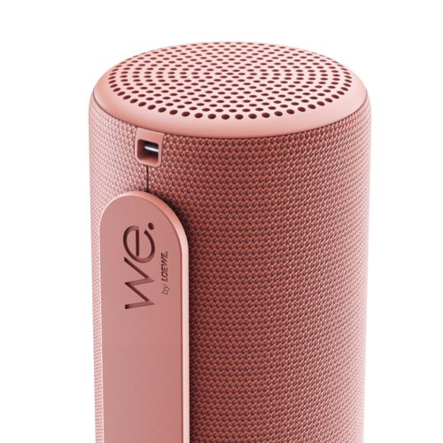 We. HEAR 1 coral red – Close-up der Oberseite mit Bedienelementen des tragbaren 40-Watt Bluetooth-Lautsprechers