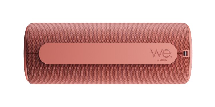 We. HEAR 1 coral red – Draufsicht entlang der Länge des tragbaren 40-Watt Bluetooth-Lautsprechers
