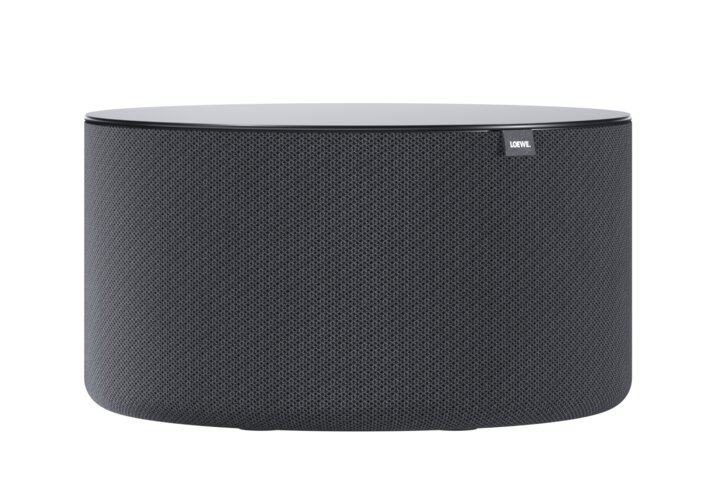 Loewe klang sub1 – Nahaufnahme der Front des kompakten Subwoofers mit kraftvollem Bass