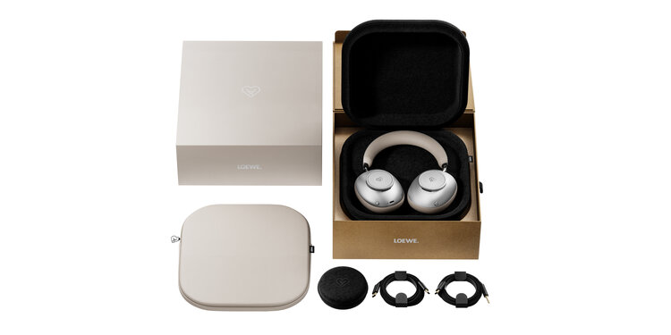 Komplettes Loewe Leo Equipment in Beige – Lieferumfang inklusive Kopfhörer, Kabeln, Softcase, Hardcase und Zubehör