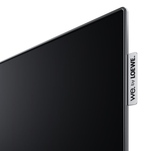 We. by Loewe We. SEE 65 OLED dc TV Detailaufnahme Rahmen mit We. by Loewe Logo – Ultra HD OLED Fernseher mit hochwertigem Design und Dolby Vision