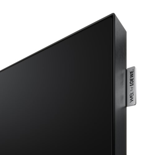 Page de vue détaillée du téléviseur LCD We. by Loewe We. SEE 32 avec logo We. by Loewe – téléviseur intelligent 4K UHD compact avec double canal et design premium