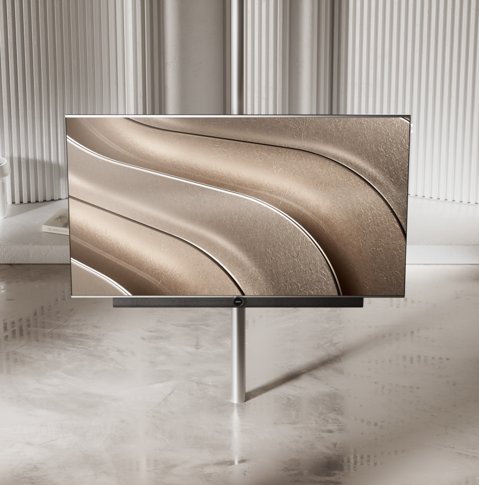 Smart TV OLED Loewe Antares avec solution d'installation modulaire dans un espace de vie moderne